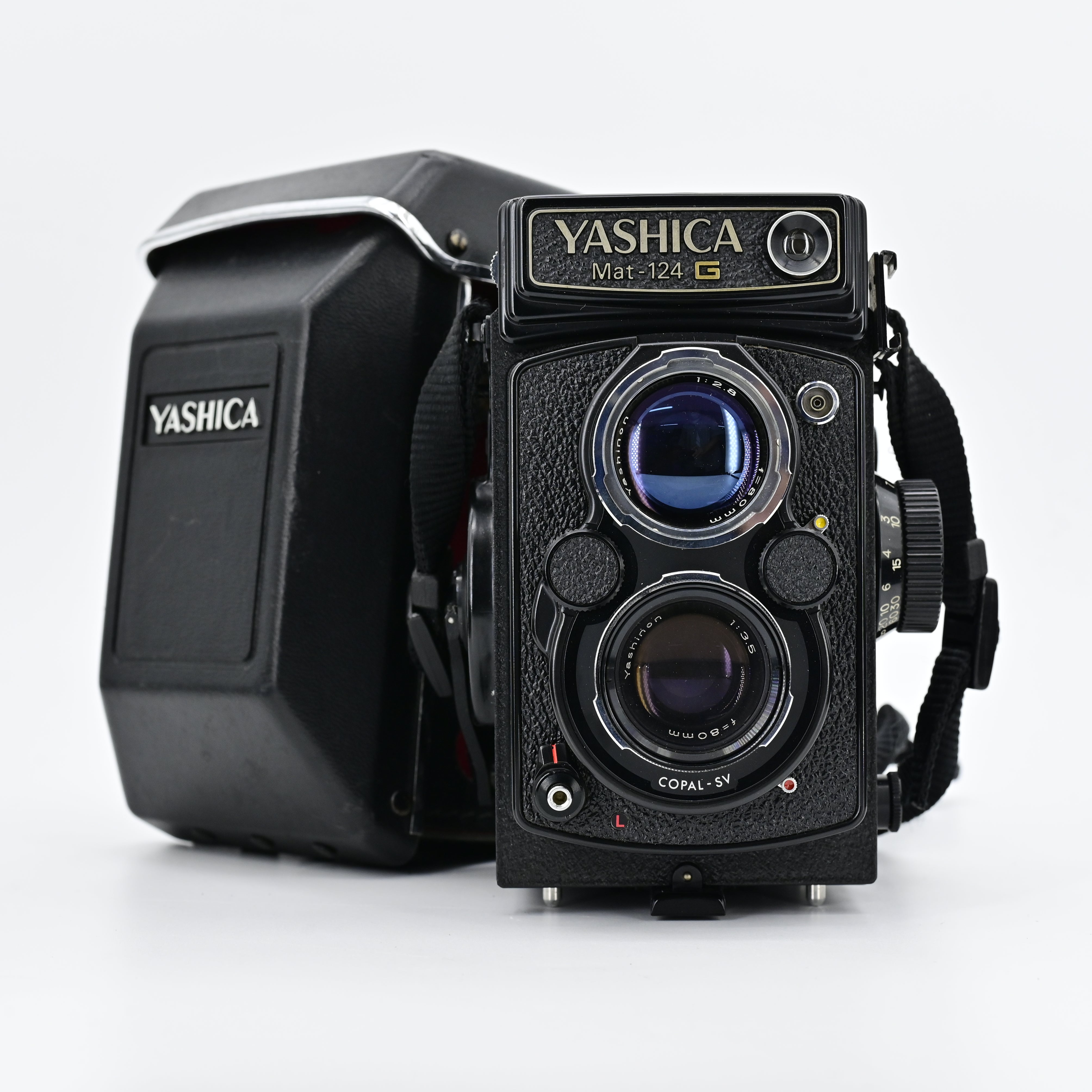 Yashica Mat 124G with Case – SHOWA