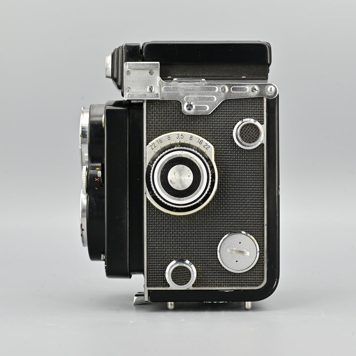 Yashica Mat-124.