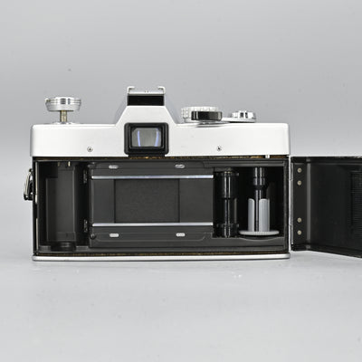 Minolta SRT101 + Makinon 28mm F2.8 Lens