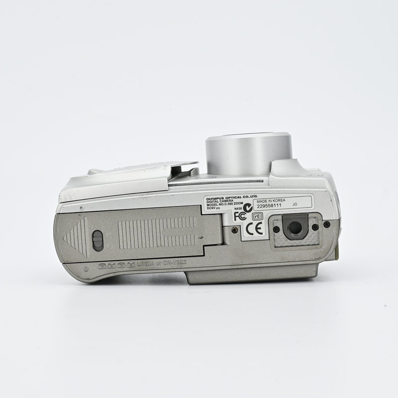 Olympus CAMEDIA C-300 Zoom CCD Digital Camera [Read Description]