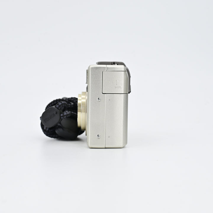 Konica Revio Z3