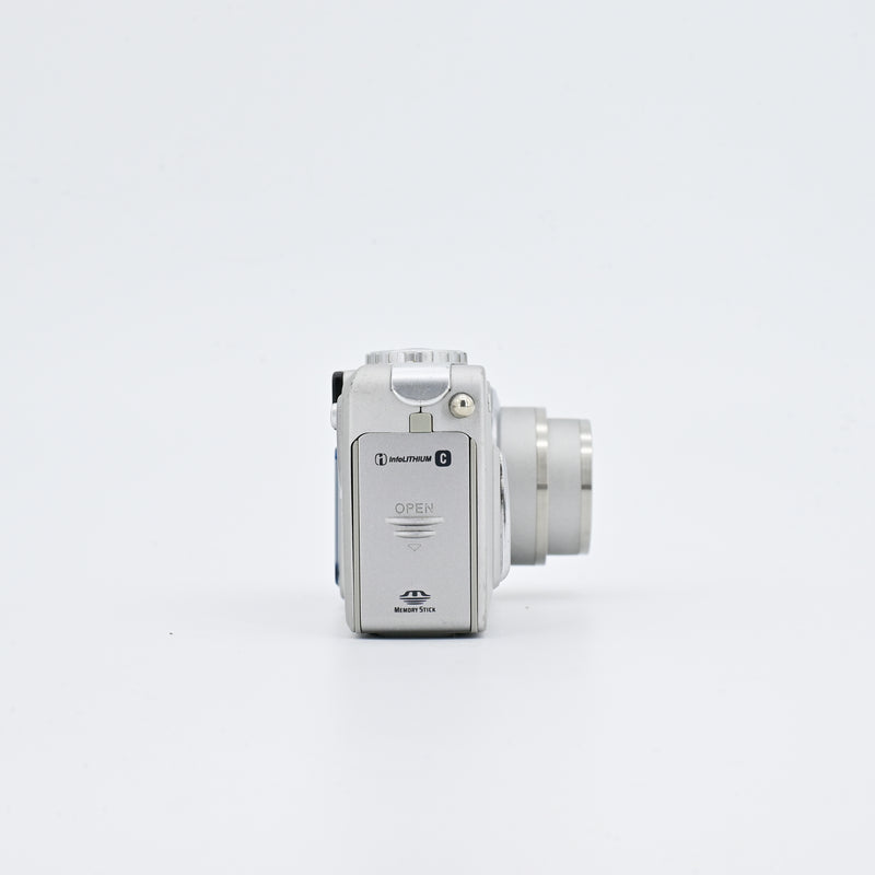 Sony Cyber-Shot DSC-P9 CCD Digital Camera