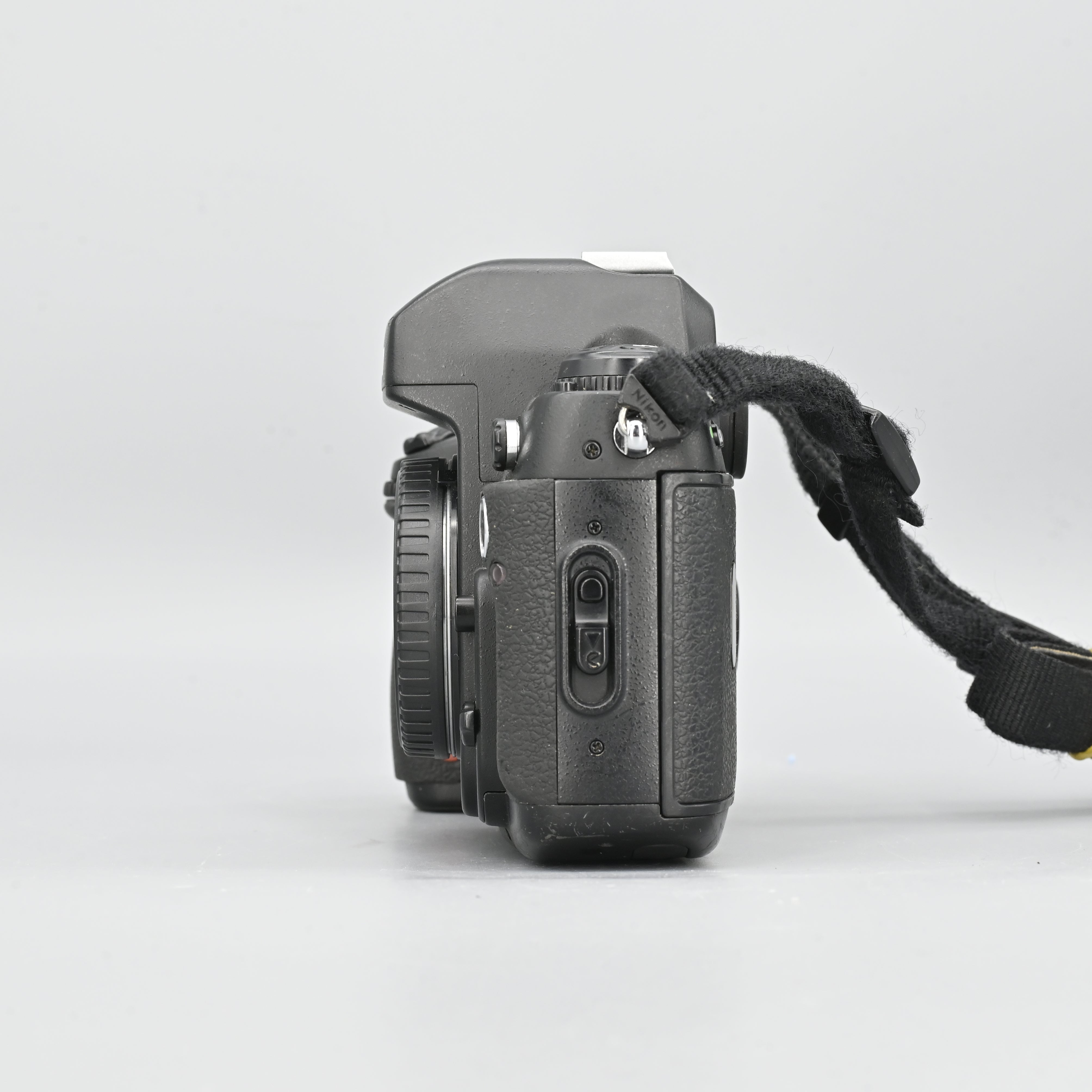 Nikon F100　豪華三点セット Nikon F100 豪華三点セット Nikon F100 豪華三点セット Nikon F100