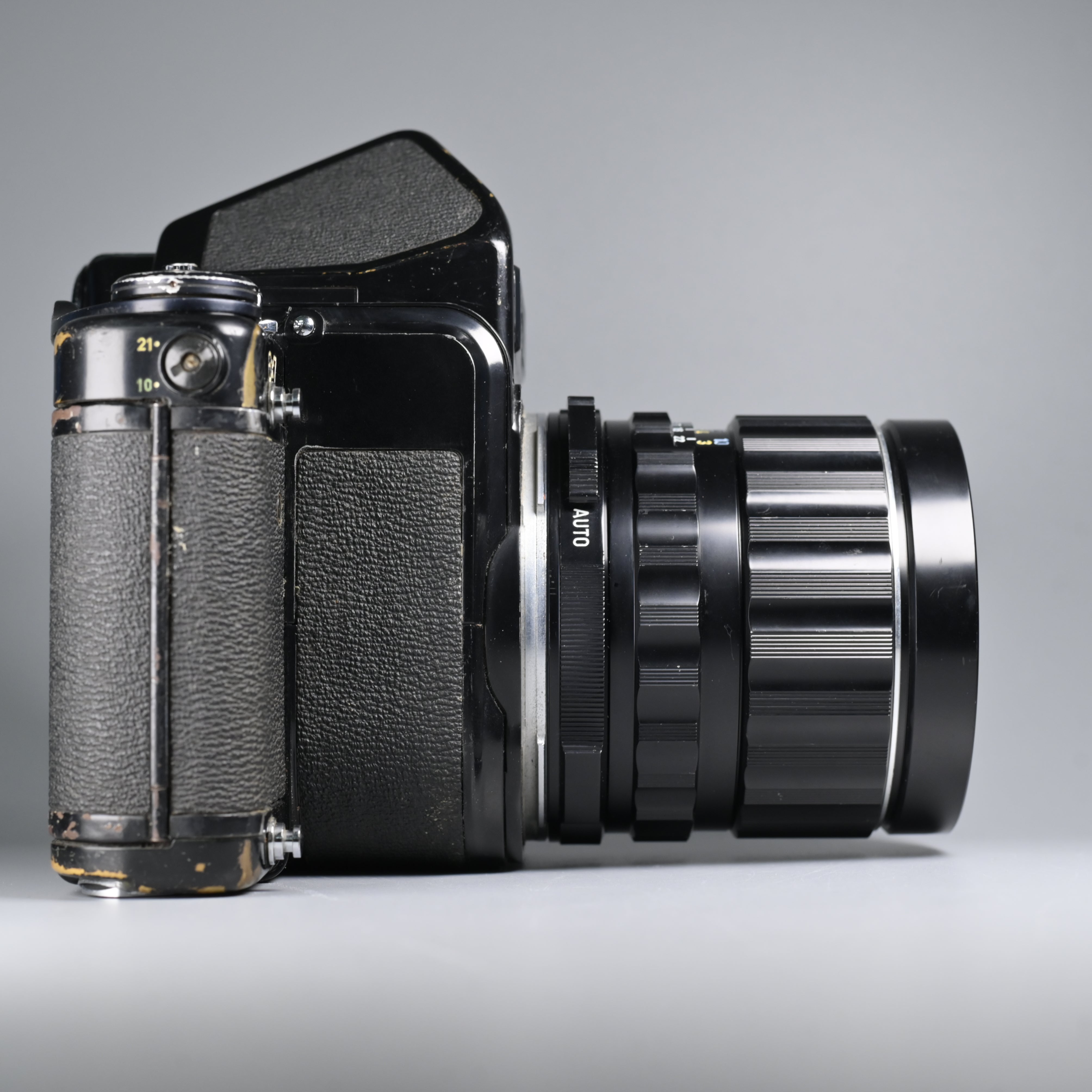 Pentax 6x7 + Takumar-6x7 75mm F4.5 Lens. – SHOWA