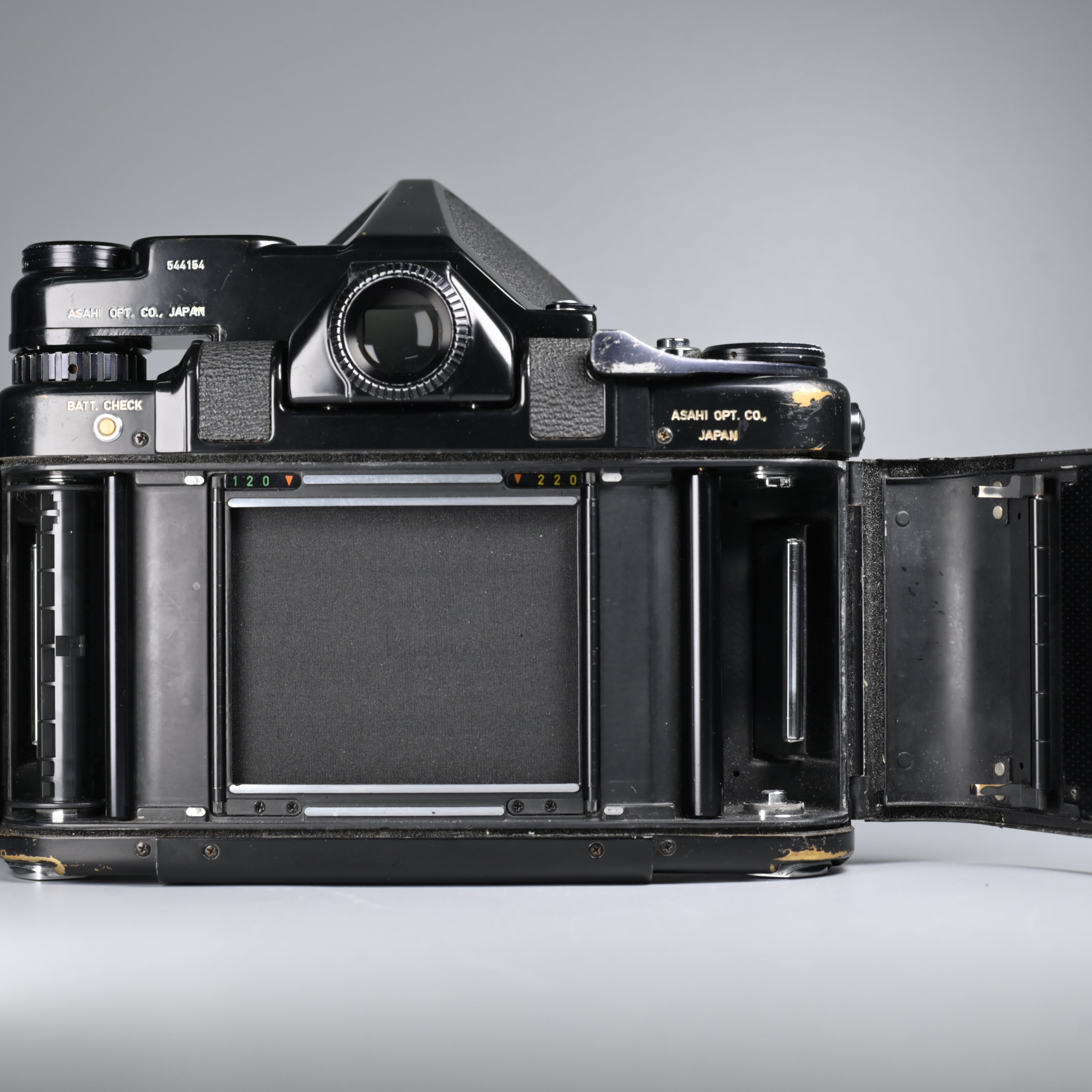 Pentax 6x7 + Takumar-6x7 75mm F4.5 Lens. – SHOWA