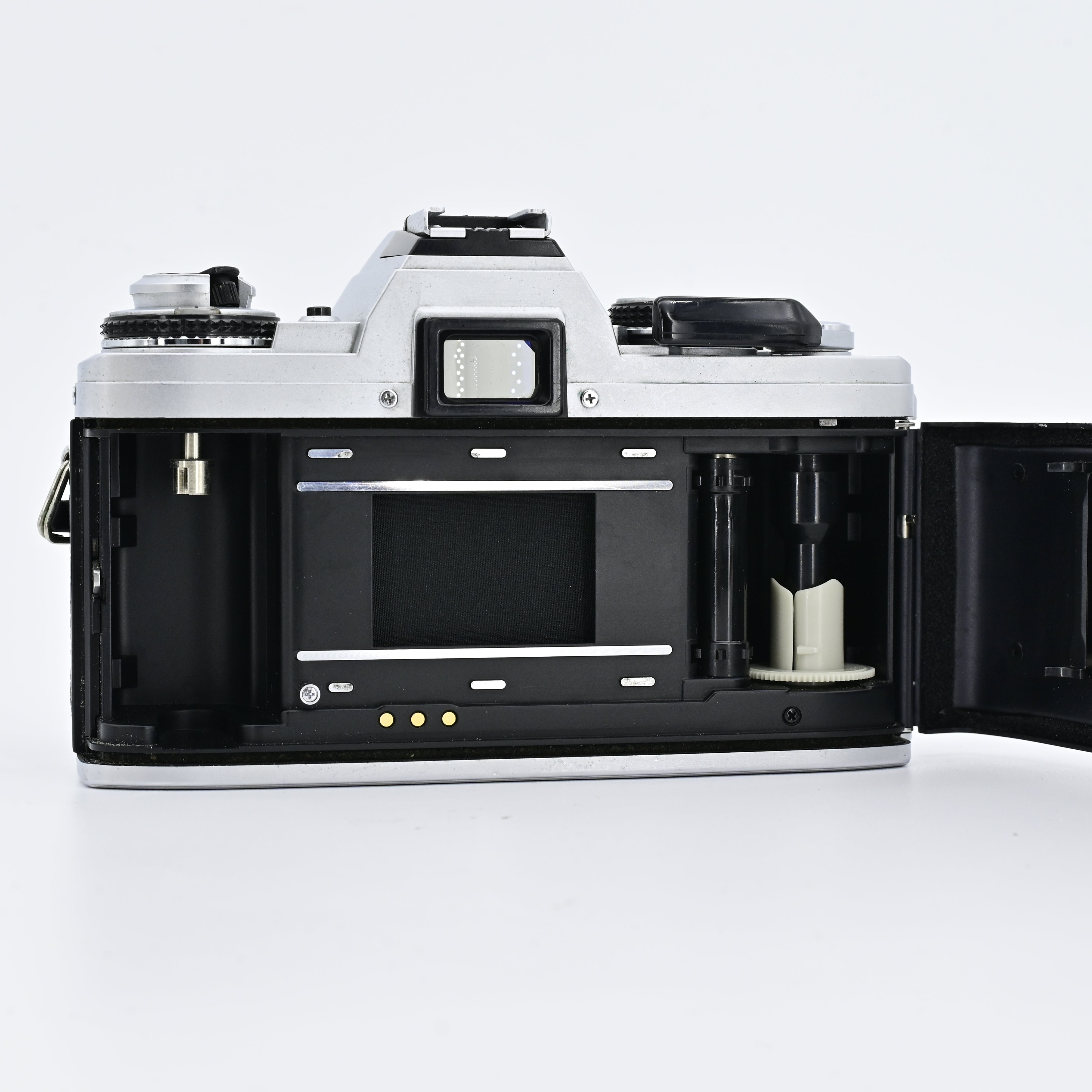 Minolta X700 Silver Edition + MD 50mm F1.7 Lens – SHOWA