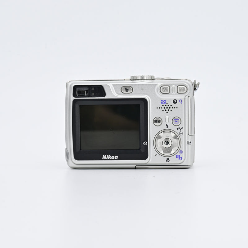 Nikon Coolpix E7900 CCD Digital Camera