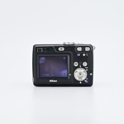Nikon Coolpix 7900 CCD Digital Camera