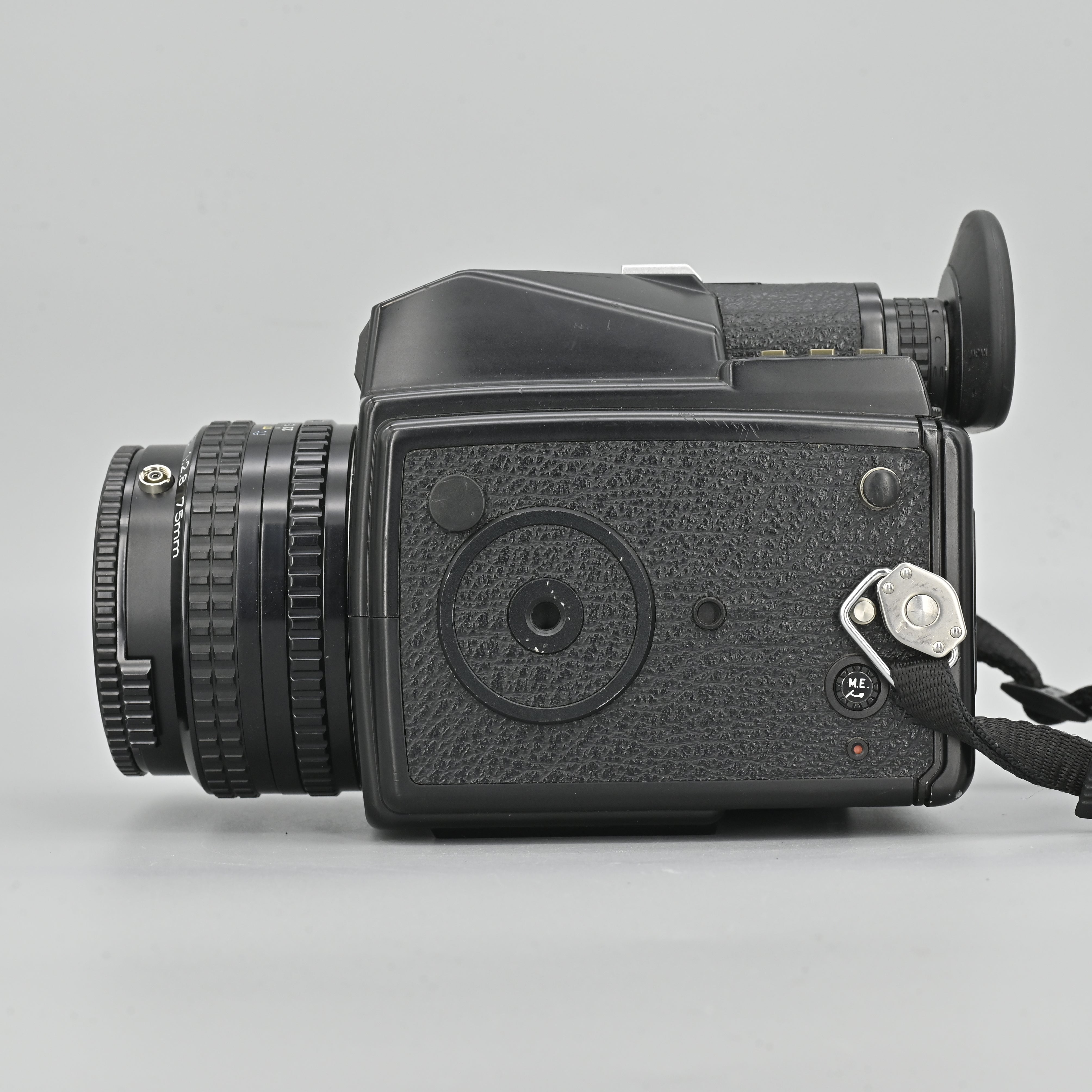 Pentax 645 + SMC Pentax L.S 75mm F2.8 Lens – SHOWA