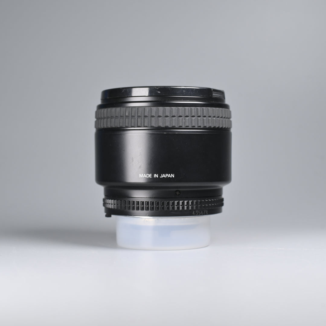 Nikon AF 85mm F1.8D Lens.