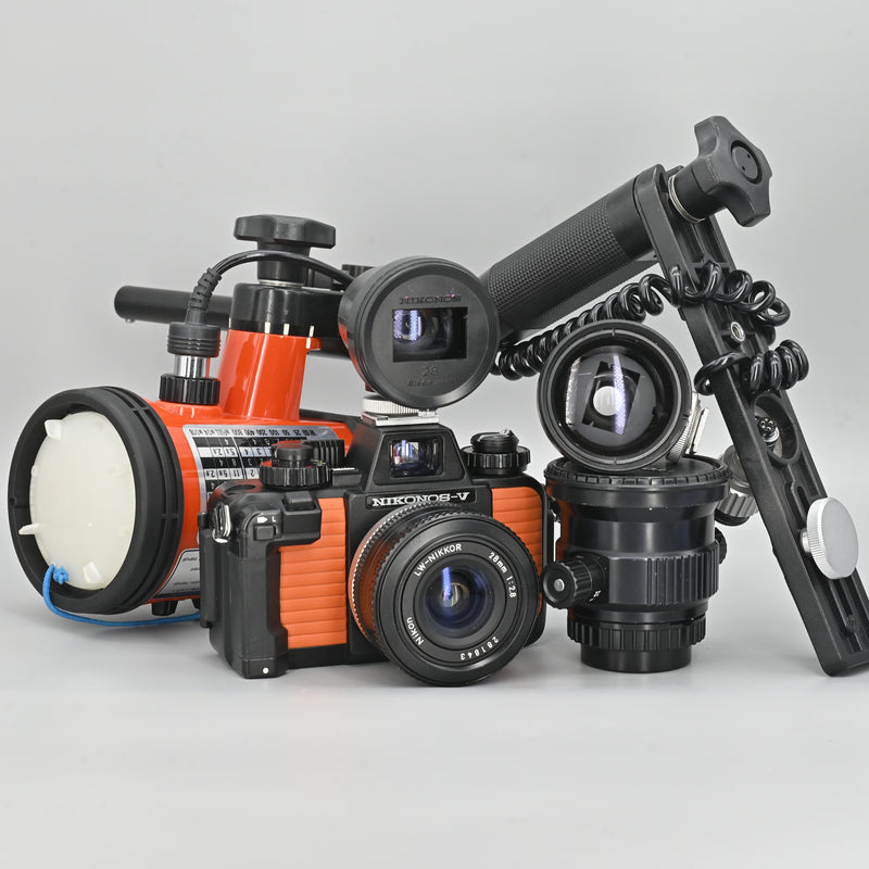 Nikonos-V + UW-Nikkor 20mm F2.8 + UW-Nikkor 28mm F2.8 Set