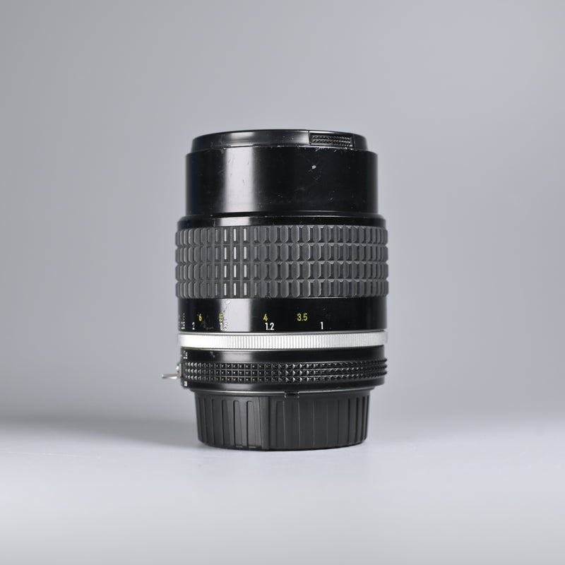 Nikon Ais 105mm F2.5 lens