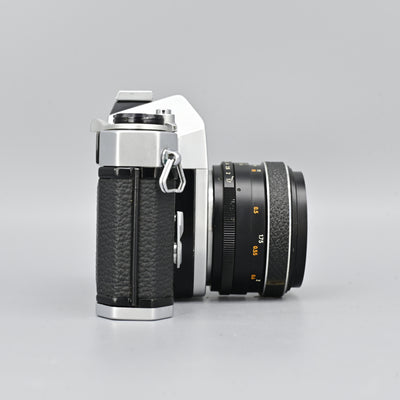 Pentax Spotmatic SP + Chinon 55mm F1.7 Lens [READ]
