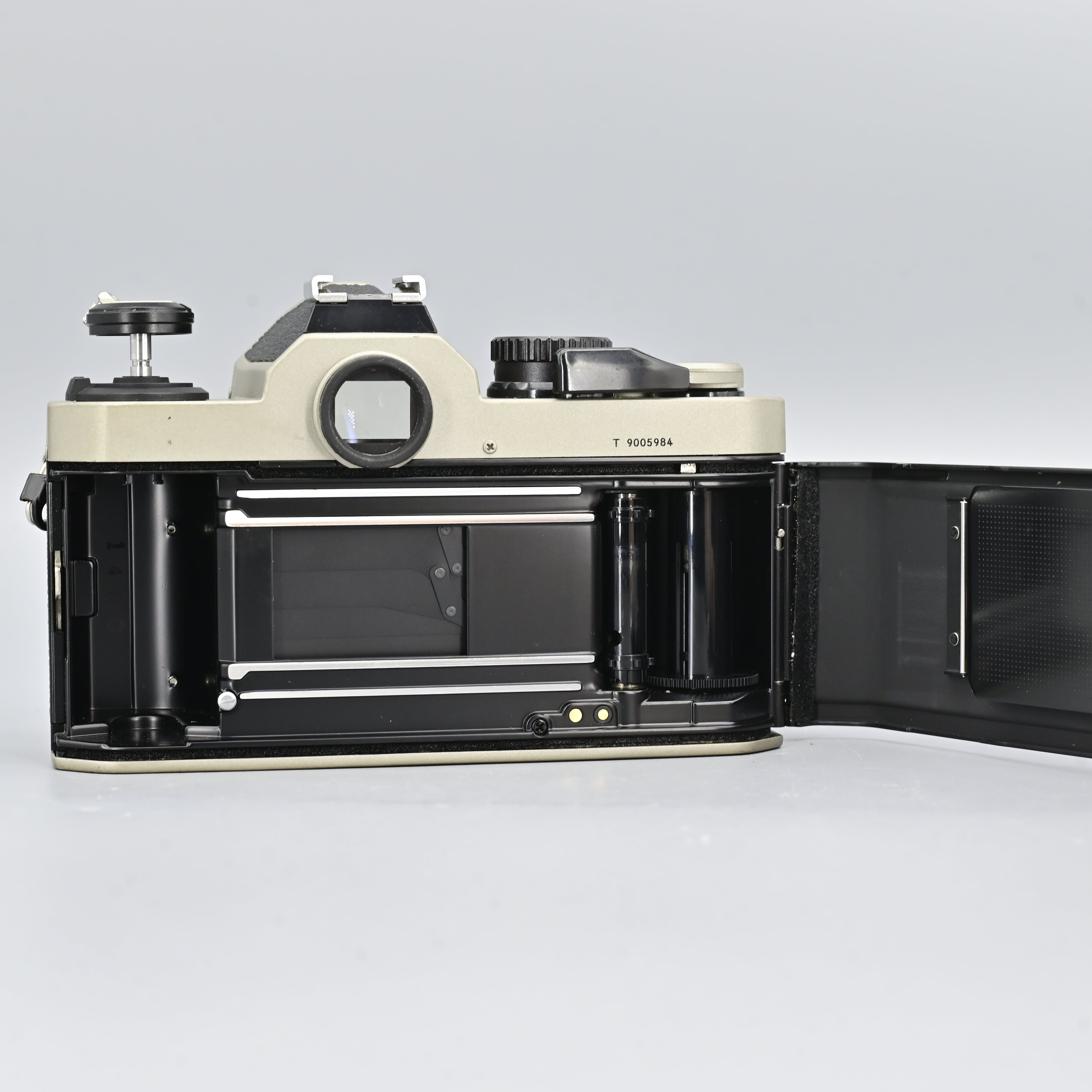 Nikon FM2/T Titanium Body Only. – SHOWA