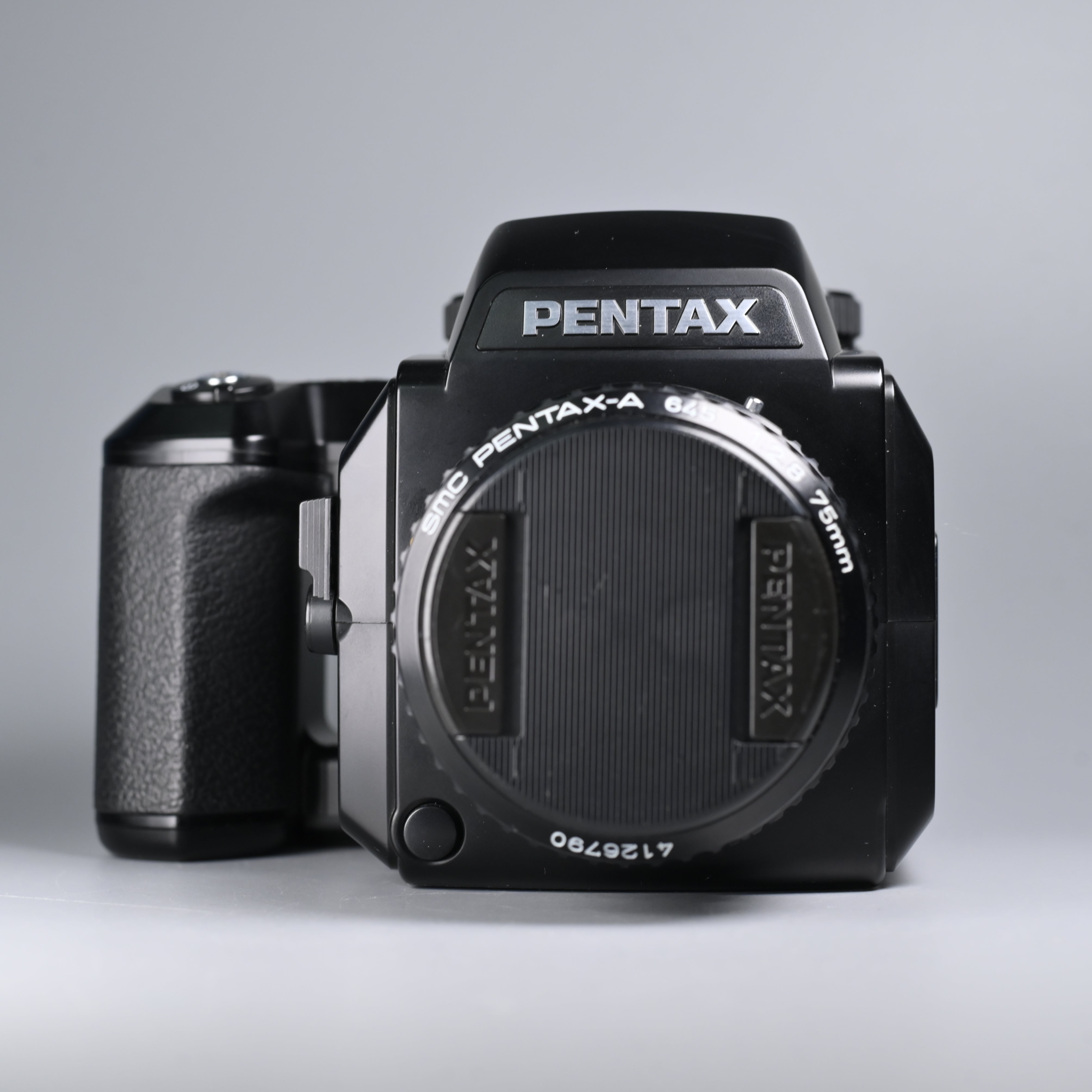 Pentax 645N + SMC Pentax-A 75mm F2.8 Lens. – SHOWA Pentax 645N + SMC Pentax-A 75mm F2.8 Lens. – SHOWA
