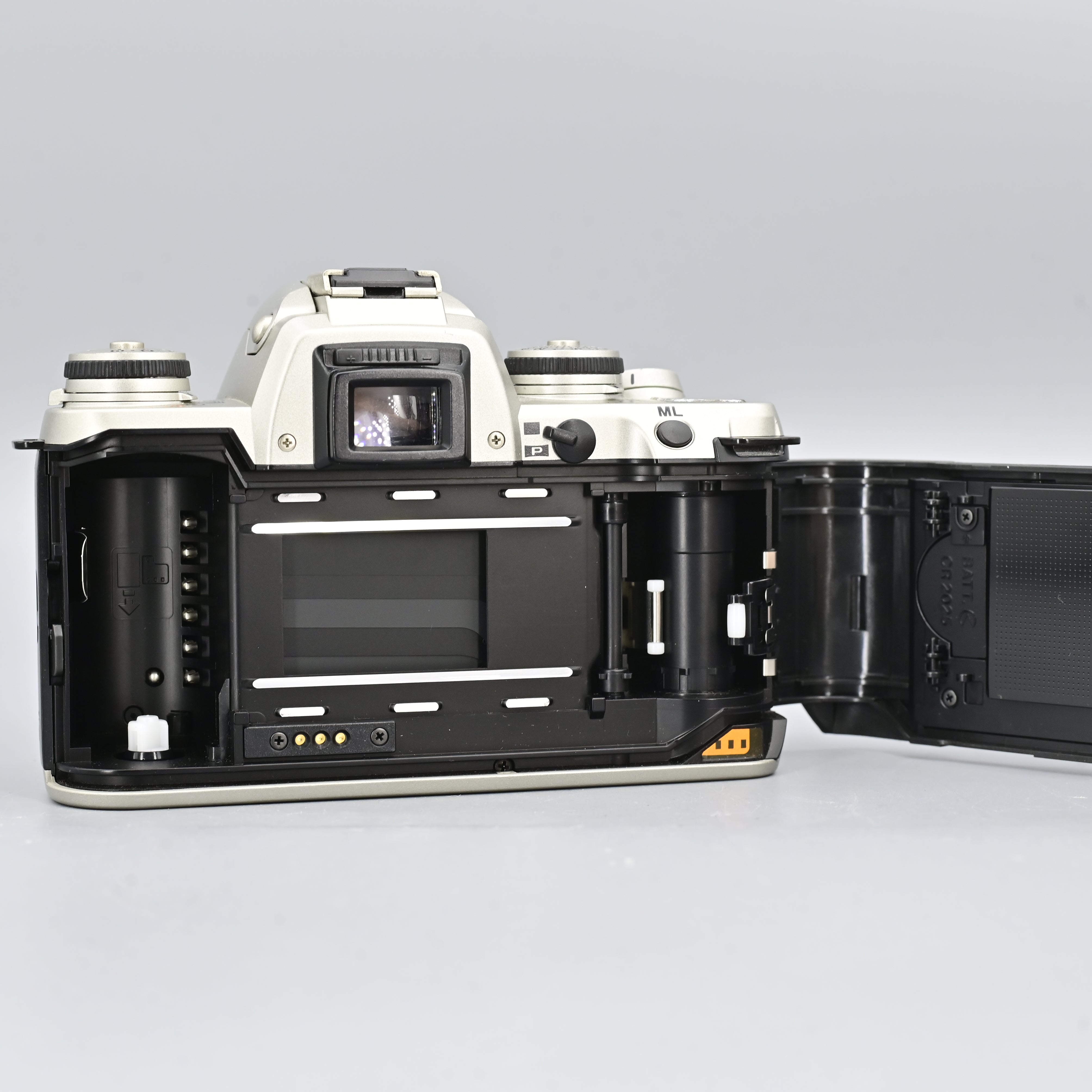 Pentax MZ-3 + SMC 35mm F2.4 AL Lens – SHOWA