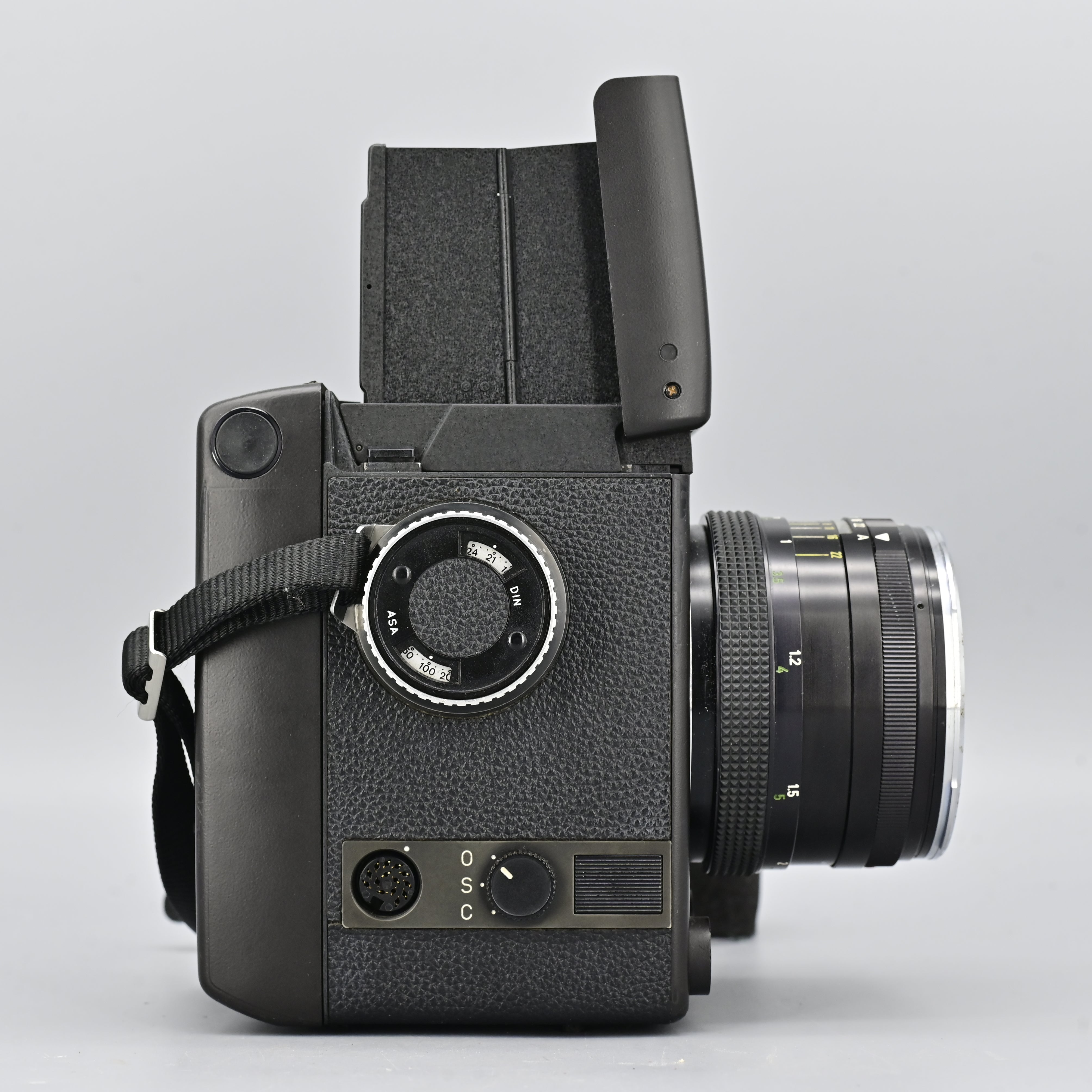 Rolleiflex SLX + Rollei-HFT Planar 80MM F2.8. – SHOWA