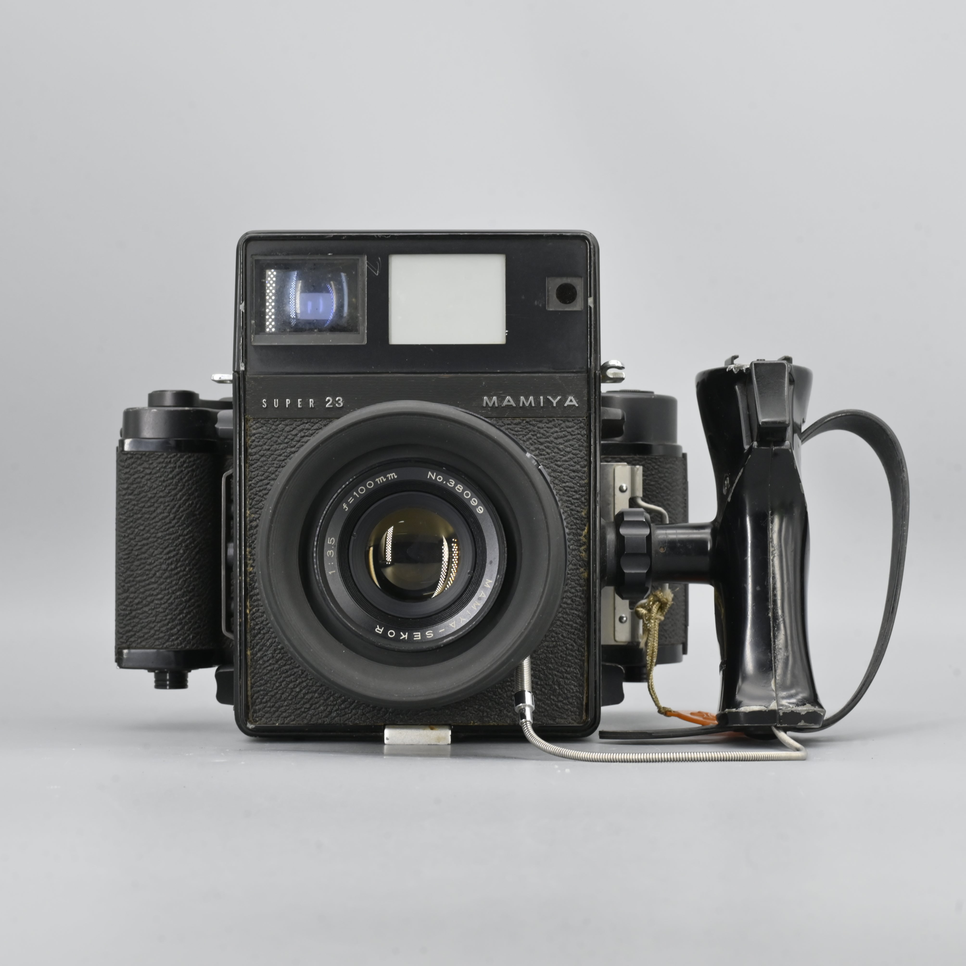 Mamiya Super 23 6x7 + Mamiya-Sekor 100mm F3.5 Lens – SHOWA