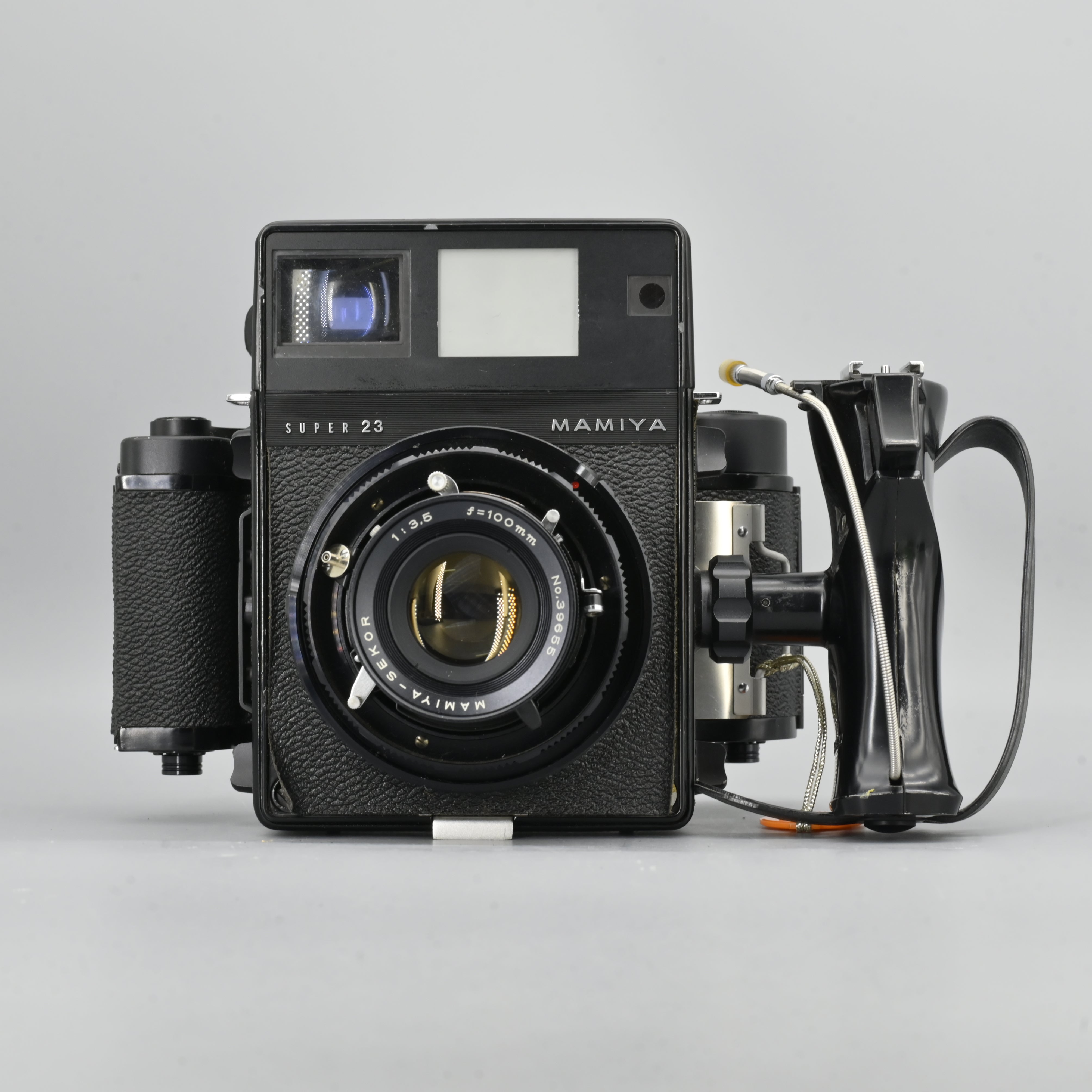 Mamiya Super 23 6X7 + Mamiya-Sekor 100mm F3.5 Lens – SHOWA