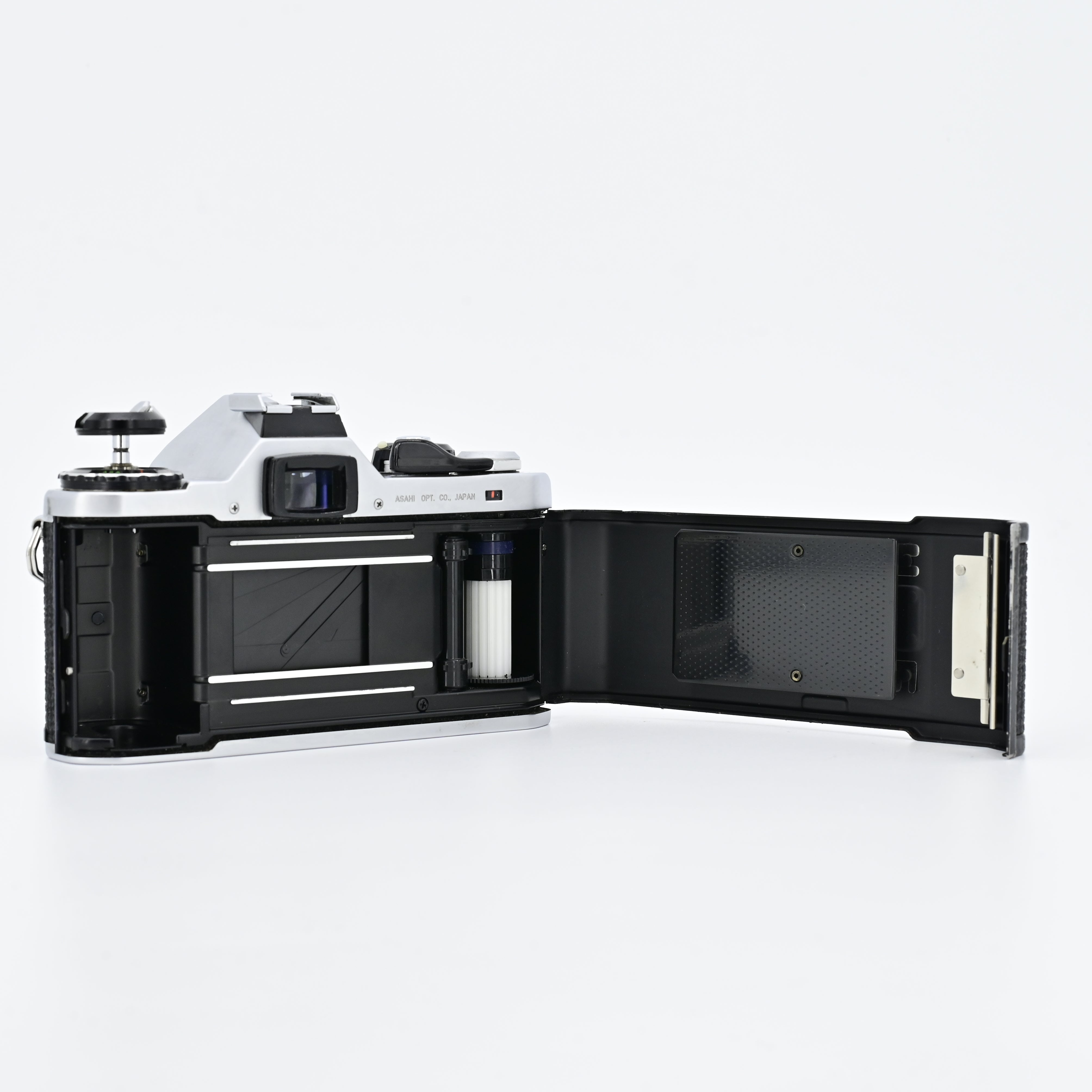 Pentax ME + SMC Pentax-M 50/1.7 Lens – SHOWA