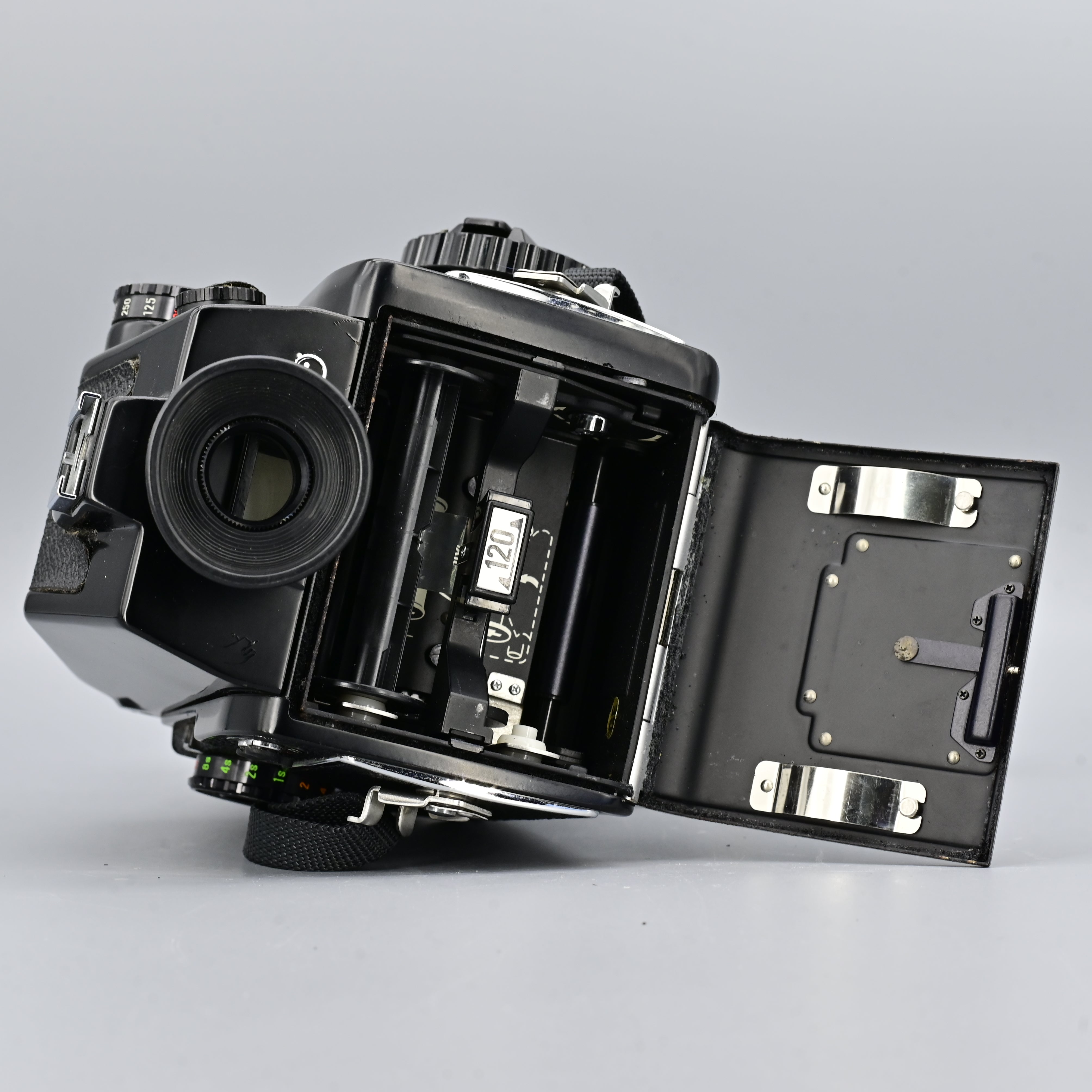 Mamiya M645 + Sekor C 150mm F3.5 Lens – SHOWA Mamiya M645 + Sekor C 150mm F3.5 Lens – SHOWA