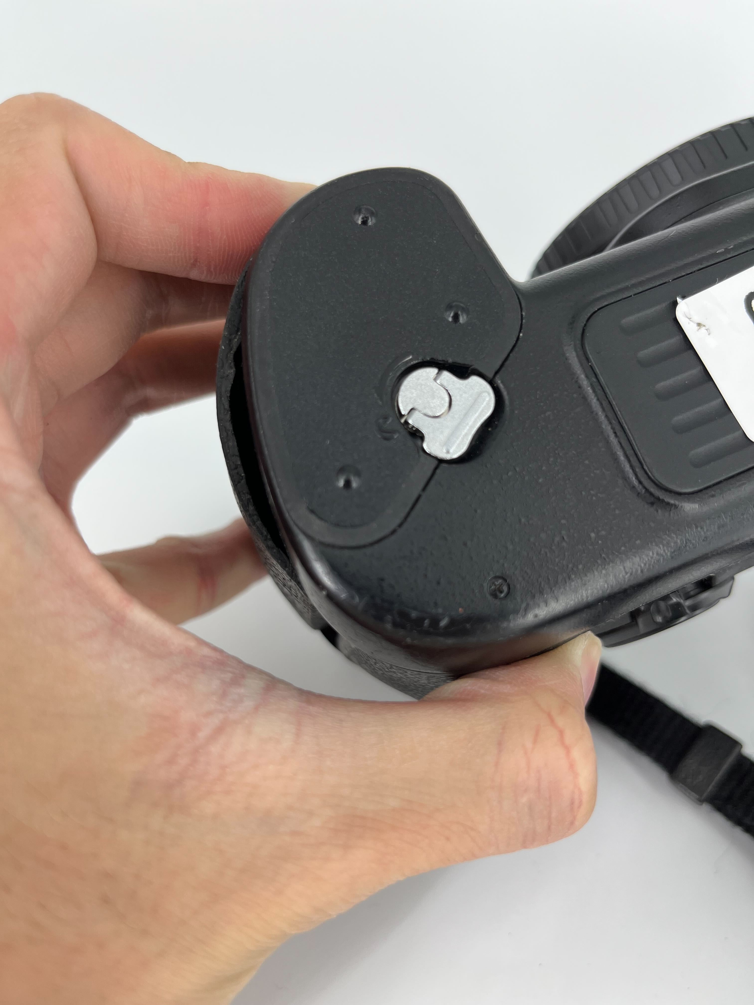 【極美品】NIKON　F100　元箱、付属品付き Nikon F100 - All working except the command dials. Spare